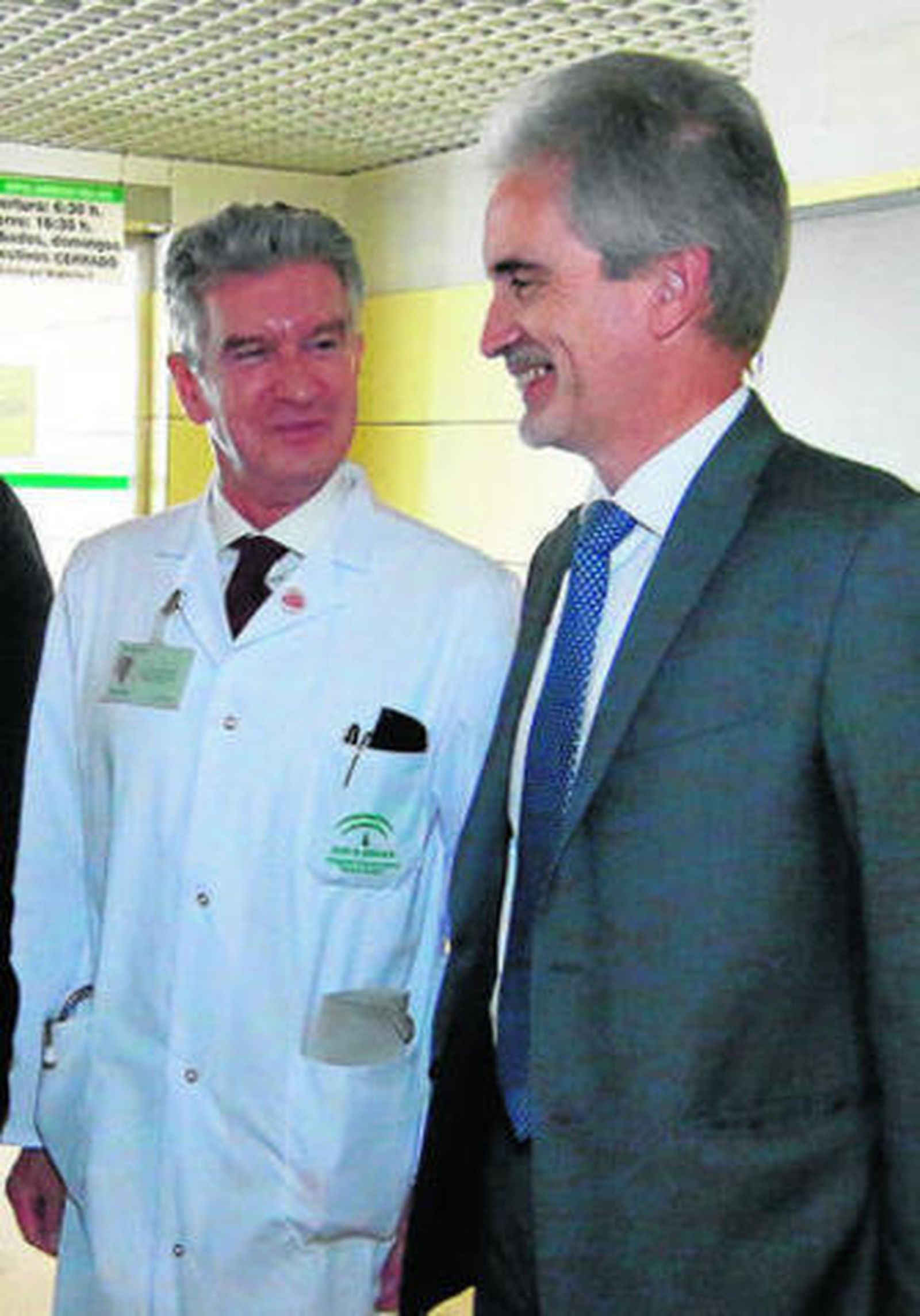 Aquilino Alonso, ayer con Ángel Salvatierra, hijo predilecto de Andalucía.