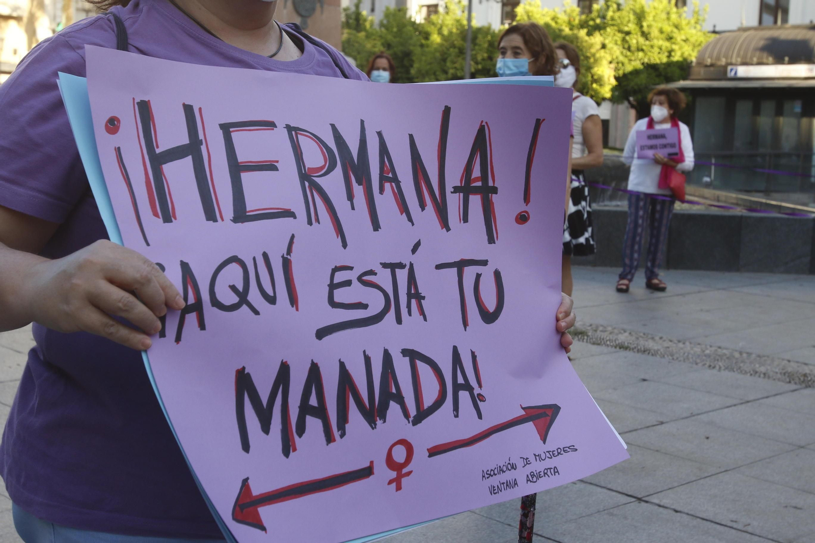 Las fotografías de la concentración en rechazo a la sentencia de La Manada de Pozoblanco en Córdoba