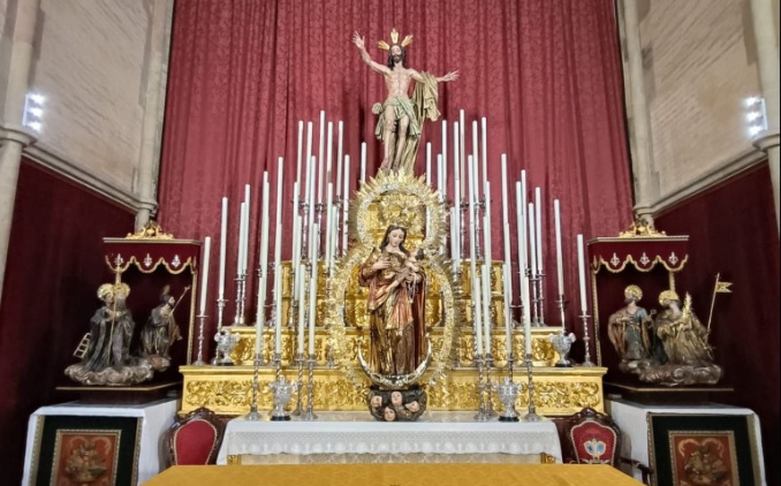 La Reina de Todos los Santos y el Señor de la Resurrección