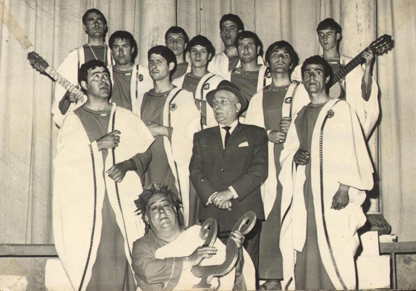 Paco Alba con 'Los senadores romanos', comparsa de 1968.