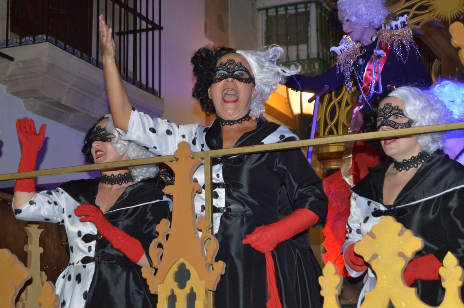 Búscate en la Cabalgata de Cruella de Vil en El Puerto