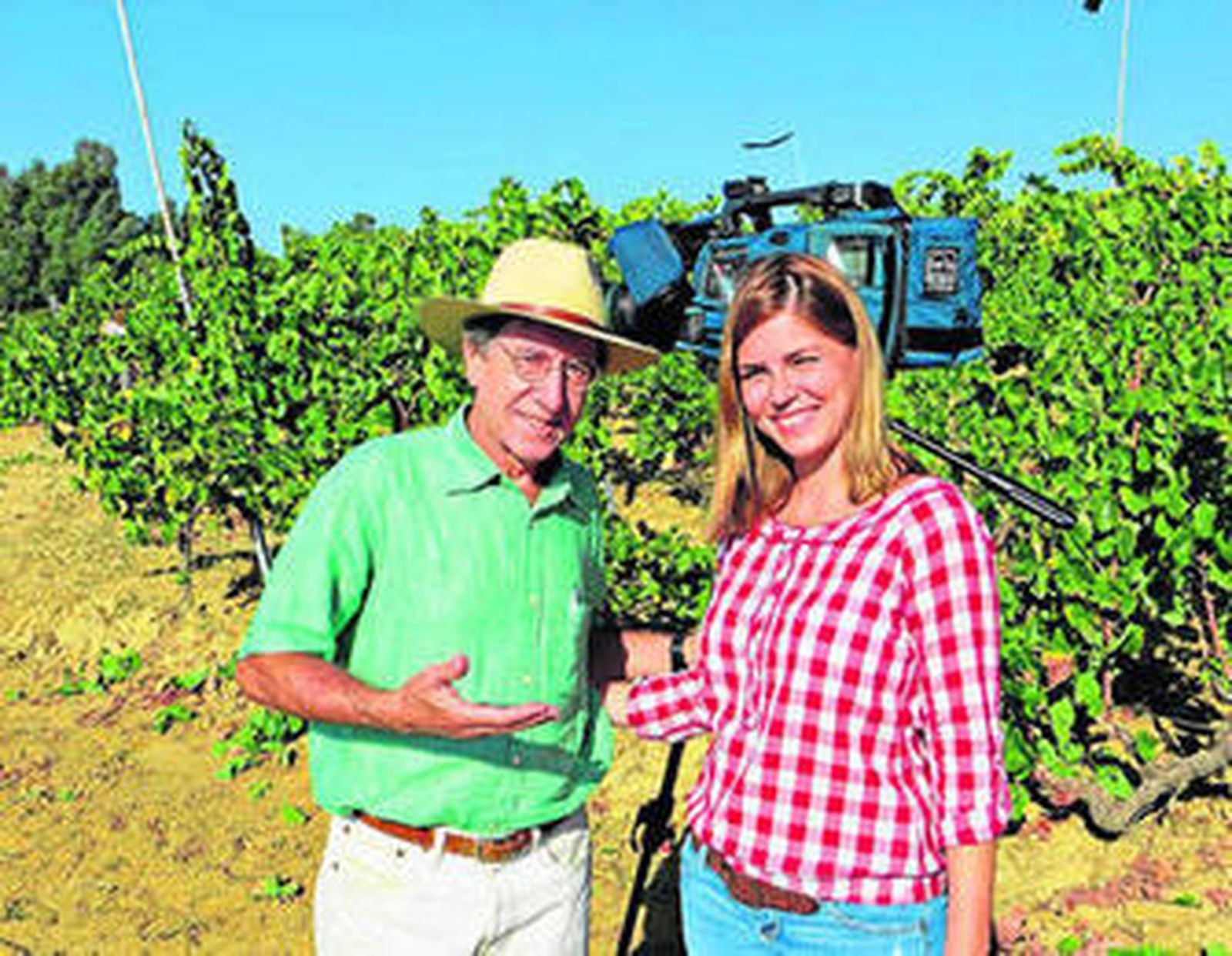 El anterior presentador, Ezequiel Martínez, acompañó a Susana Ruiz en su primer programa de 'Tierra y Mar'