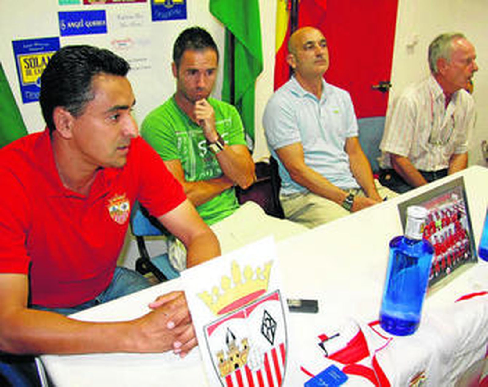 David Galisteo, Chiqui Paz, Javier Zafra e Ignacio Corzo en la sala de prensa del Portuense.