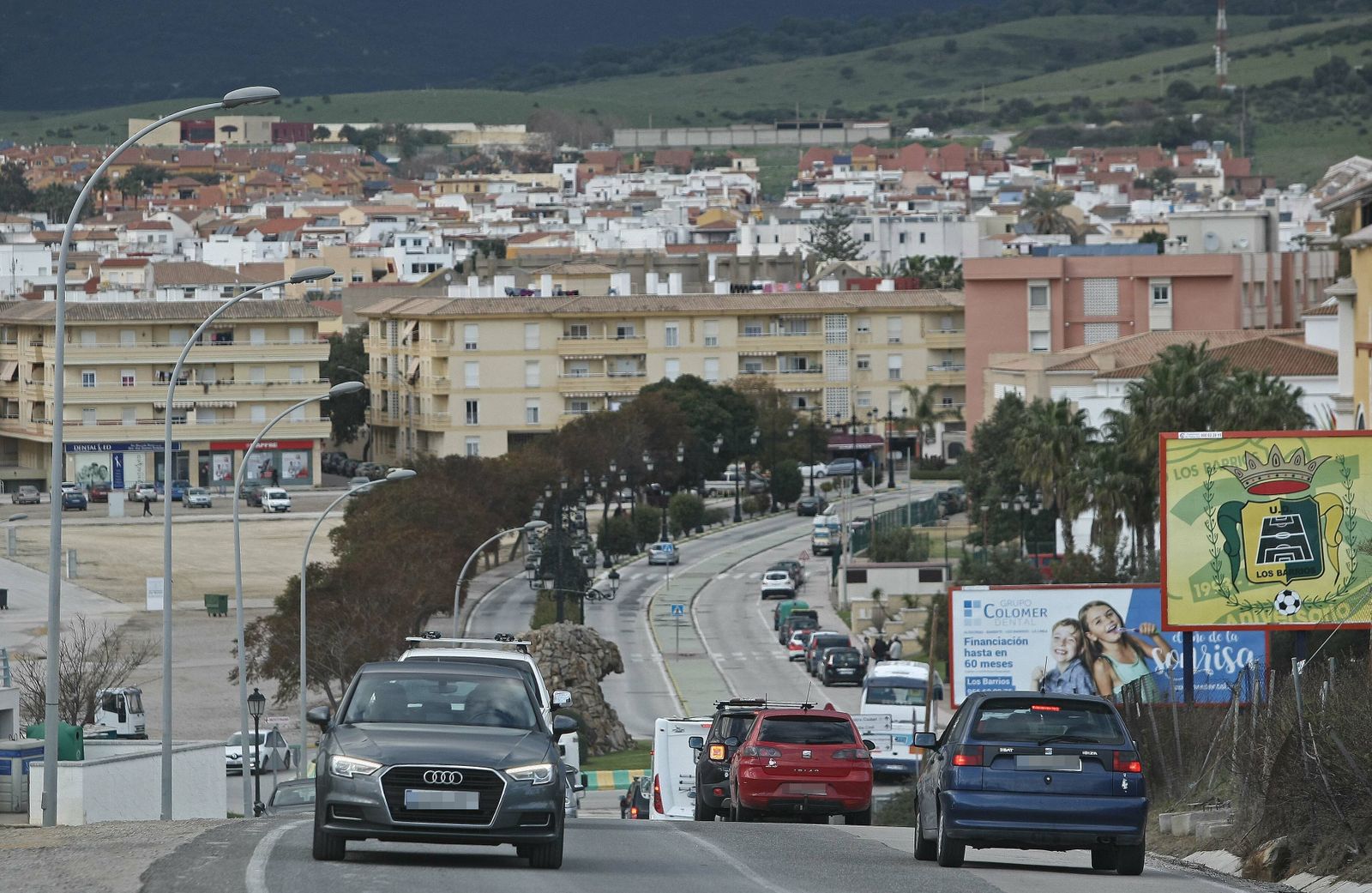 Una vista de la entrada al casco urbano de Los Barrios.