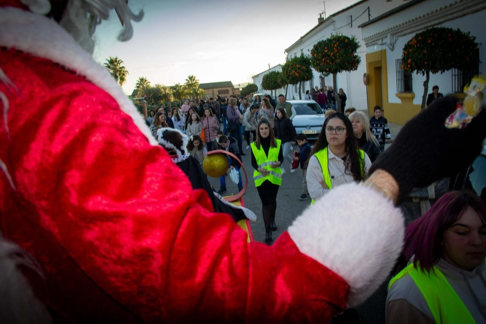 El carbonero recorre Los Blázquez para regañar a quienes se han portado mal El carbonero recorre Los Blázquez para regañar a quienes se han portado mal