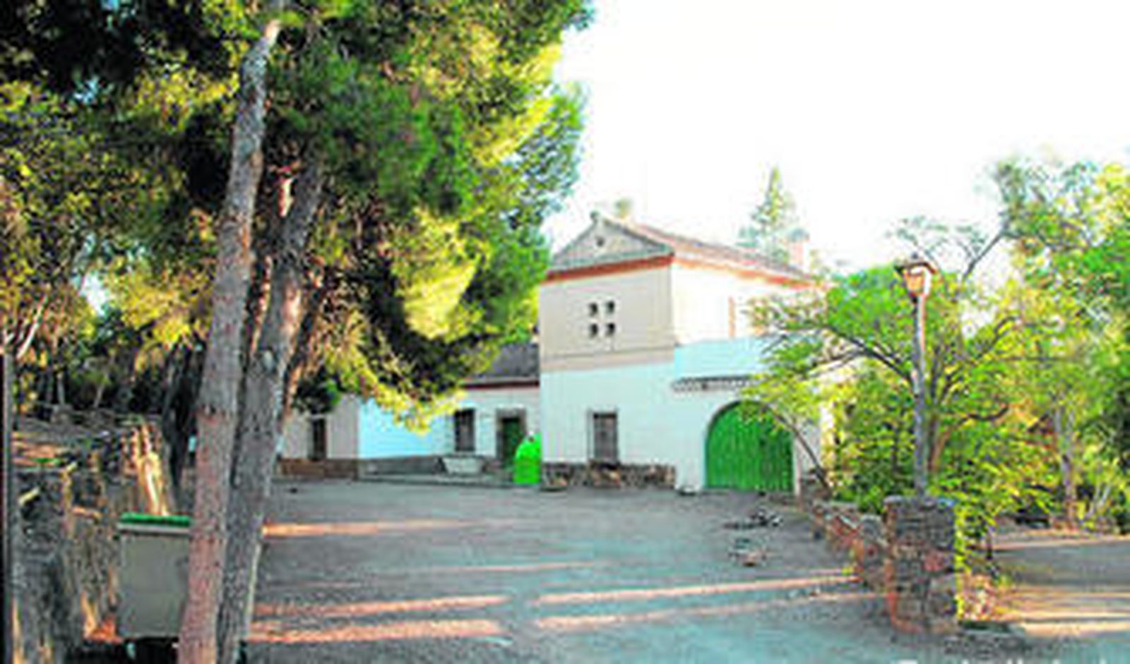 En estos últimos meses el aparcamiento fuera del parque de Castala ha ido 'in crescendo' lo que ha motivado al Consistorio a sancionar esta práctica.