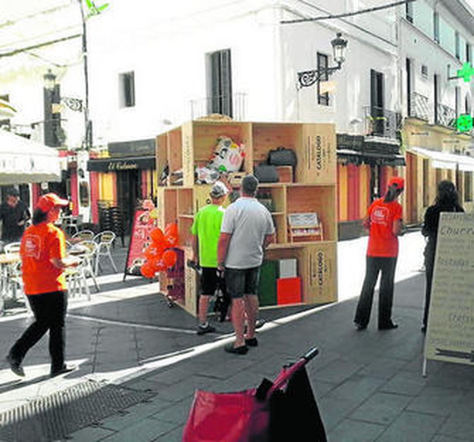 El stand promocional de Ikea, en la esquina de las calles Luna y Misericordia.