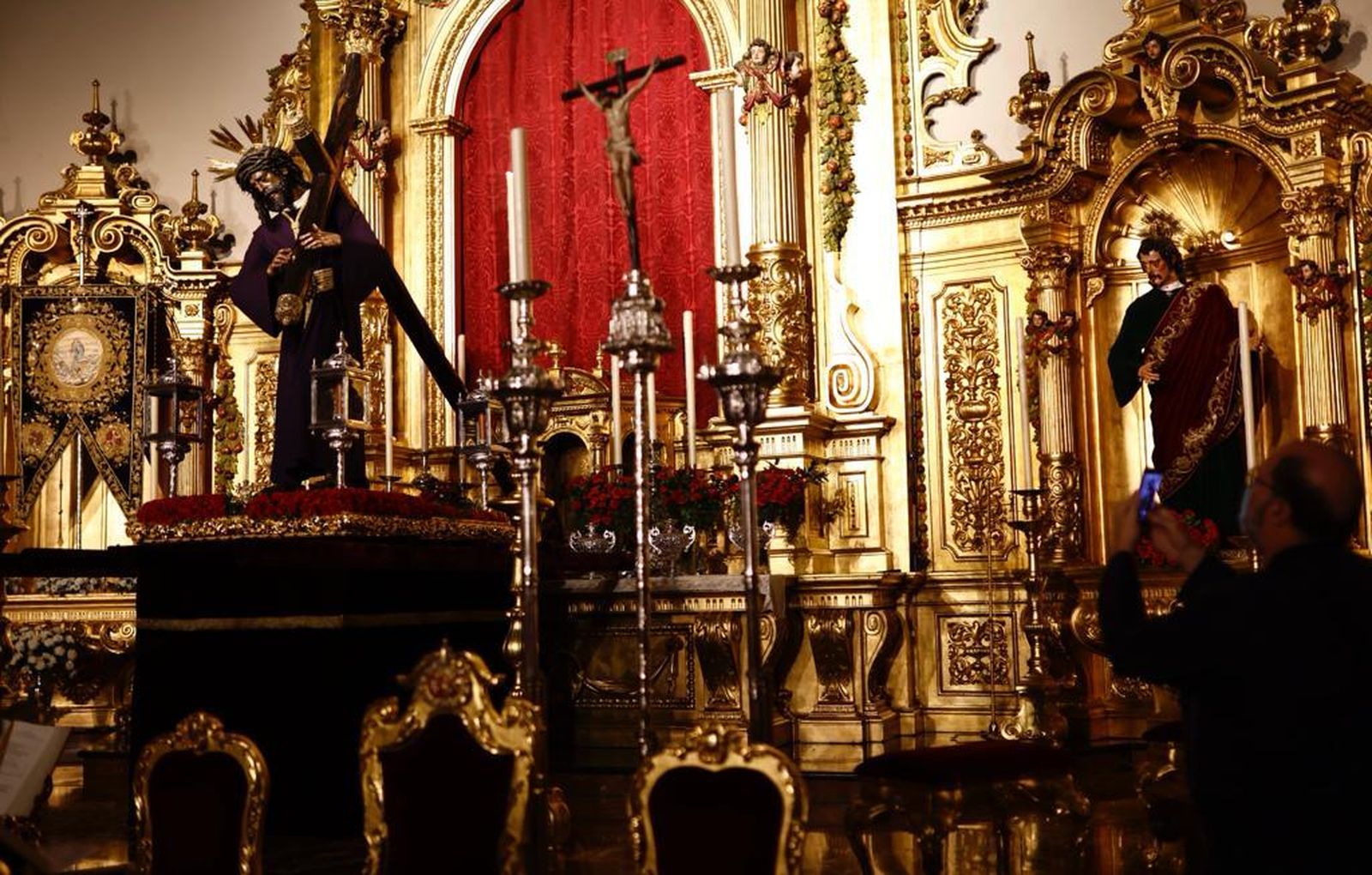 El Gran Poder amanece en las andas para el traslado de este sábado a Tres Barrios.