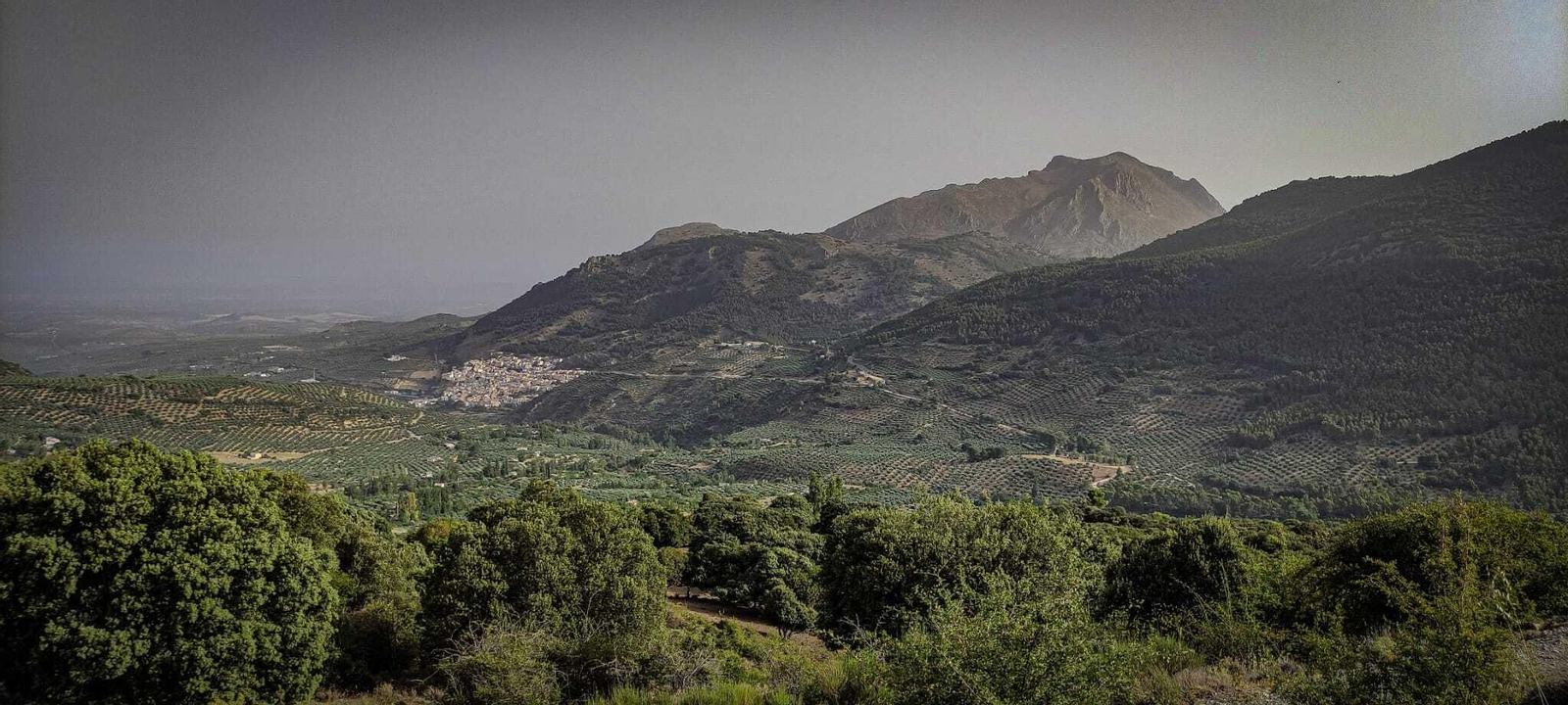 Panorámica de Torres, pueblo blanco andaluz enclavado en Sierra Mágina.