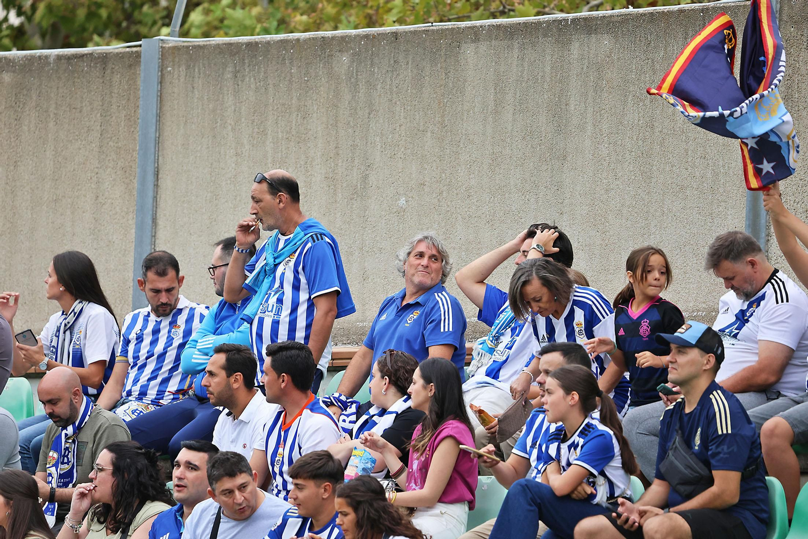 Búscate en las gradas del Betis Deportivo-Recreativo de Huelva