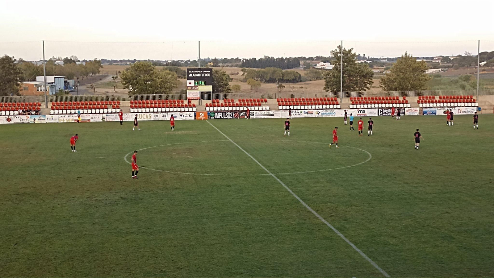 Imagen del último amistoso de la pretemporada del Cartaya ante el Atl. Onubense.