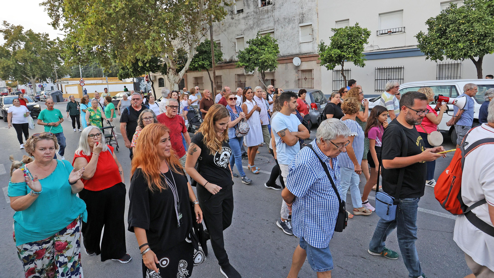 Manifestación de los vecinos de La Asunción de Jerez por los retrasos de la rehabilitación de sus bloques
