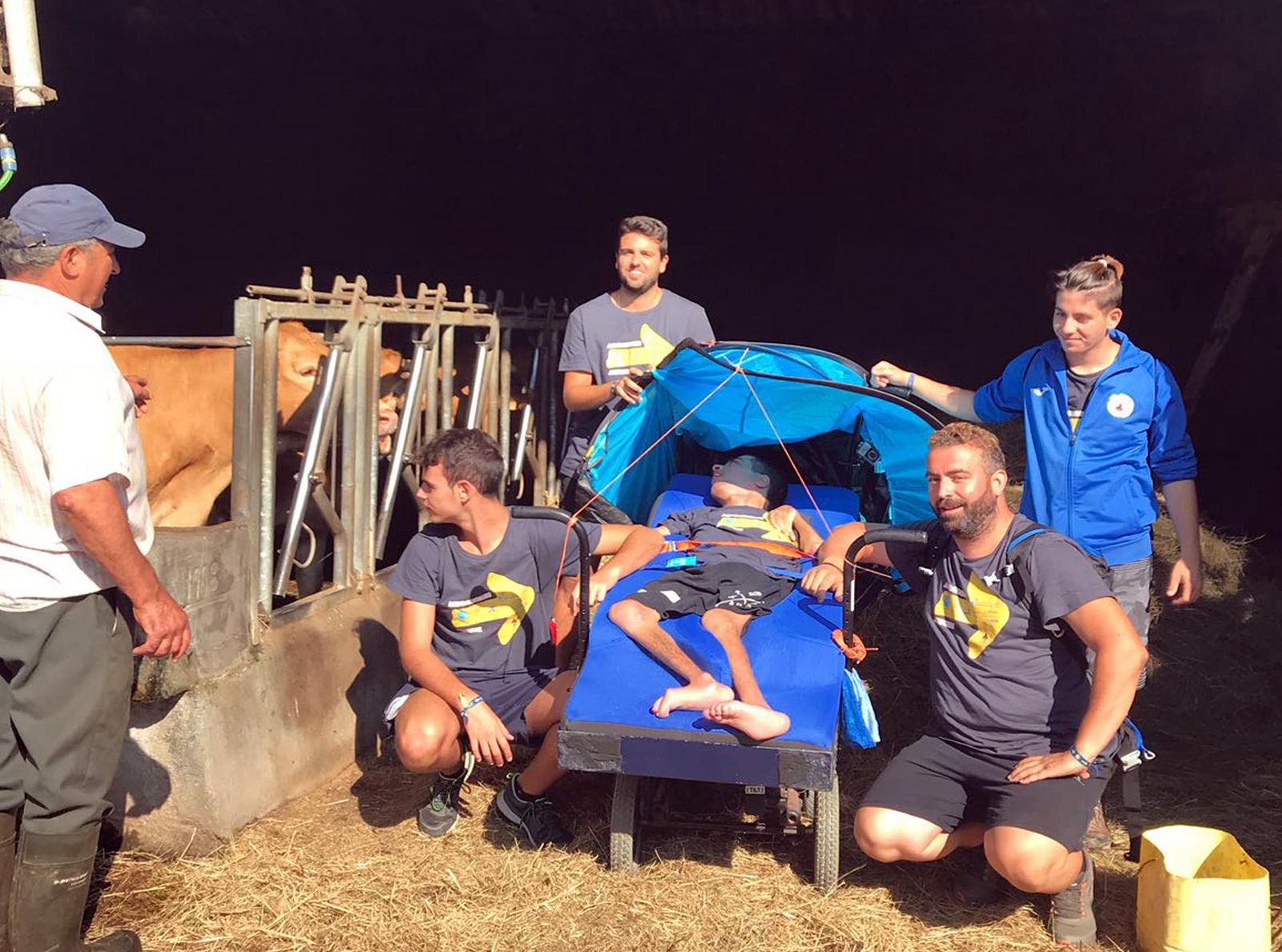 El equipo 'Desafío Fernando' al completo en una de las paradas del camino.