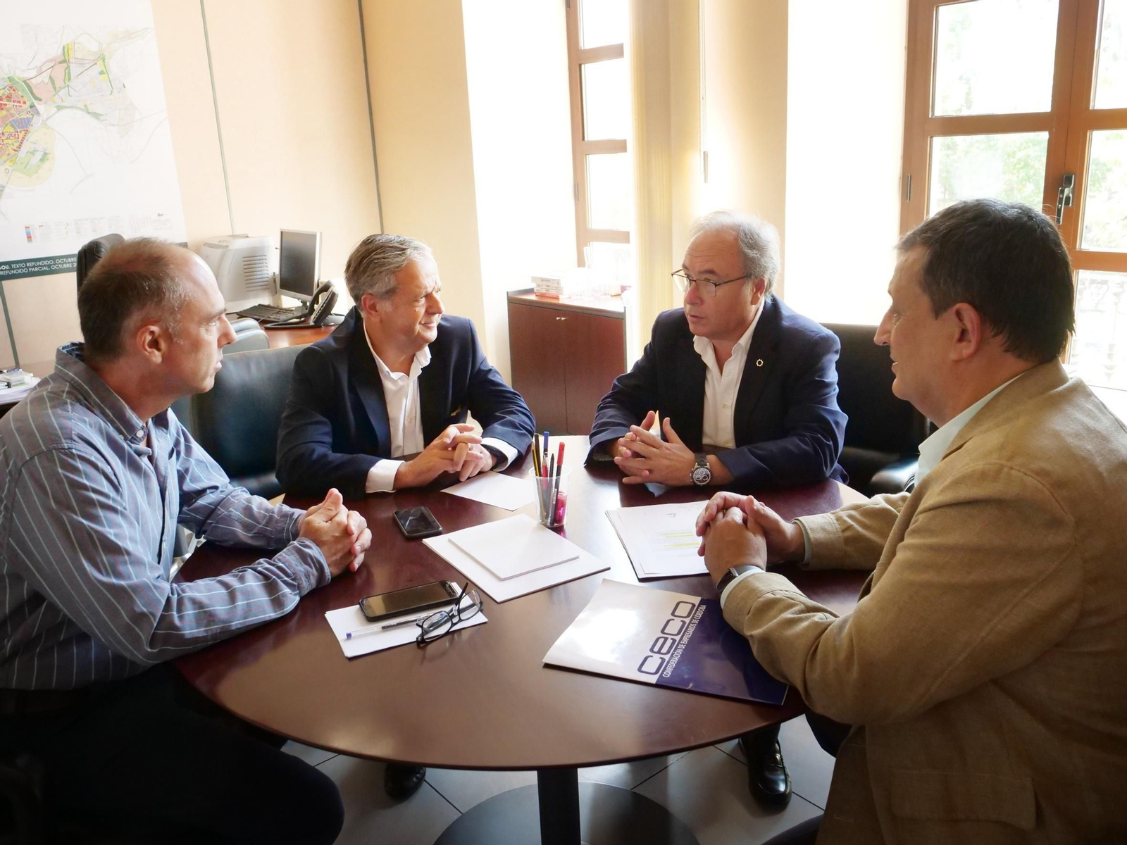 Reunión de Salvador Fuentes y Luis Valdelomar con representantes de CECO.