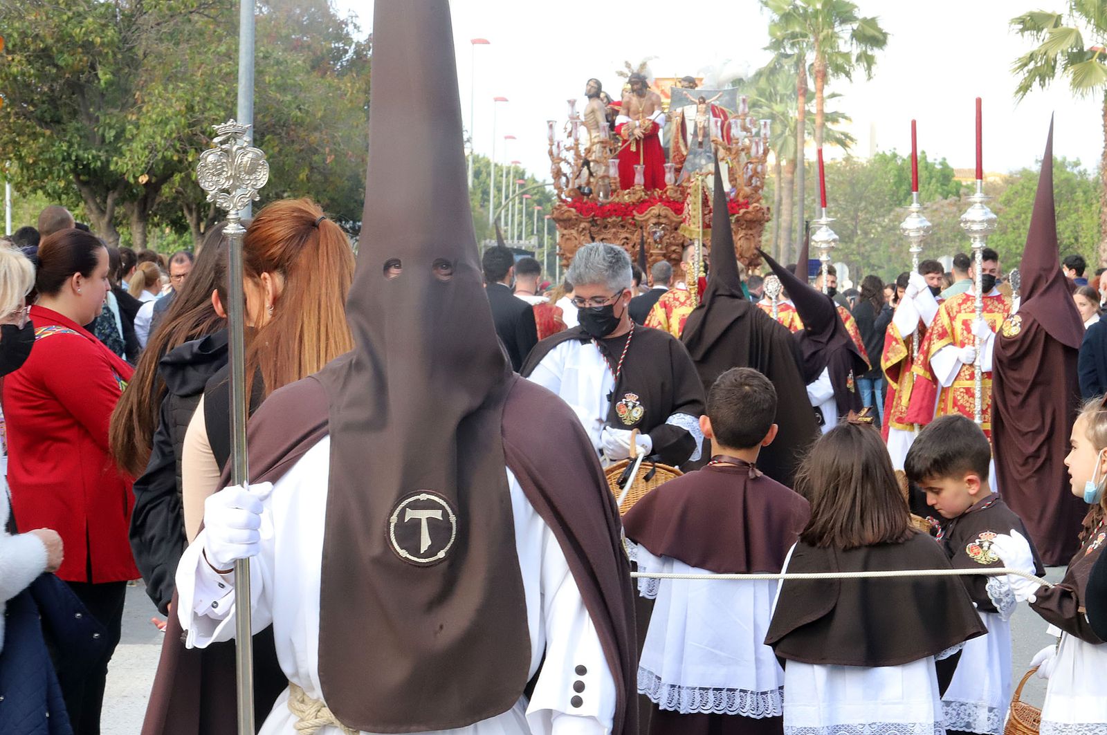 Imágenes de la procesión de La Sentencia por las calles de Huelva