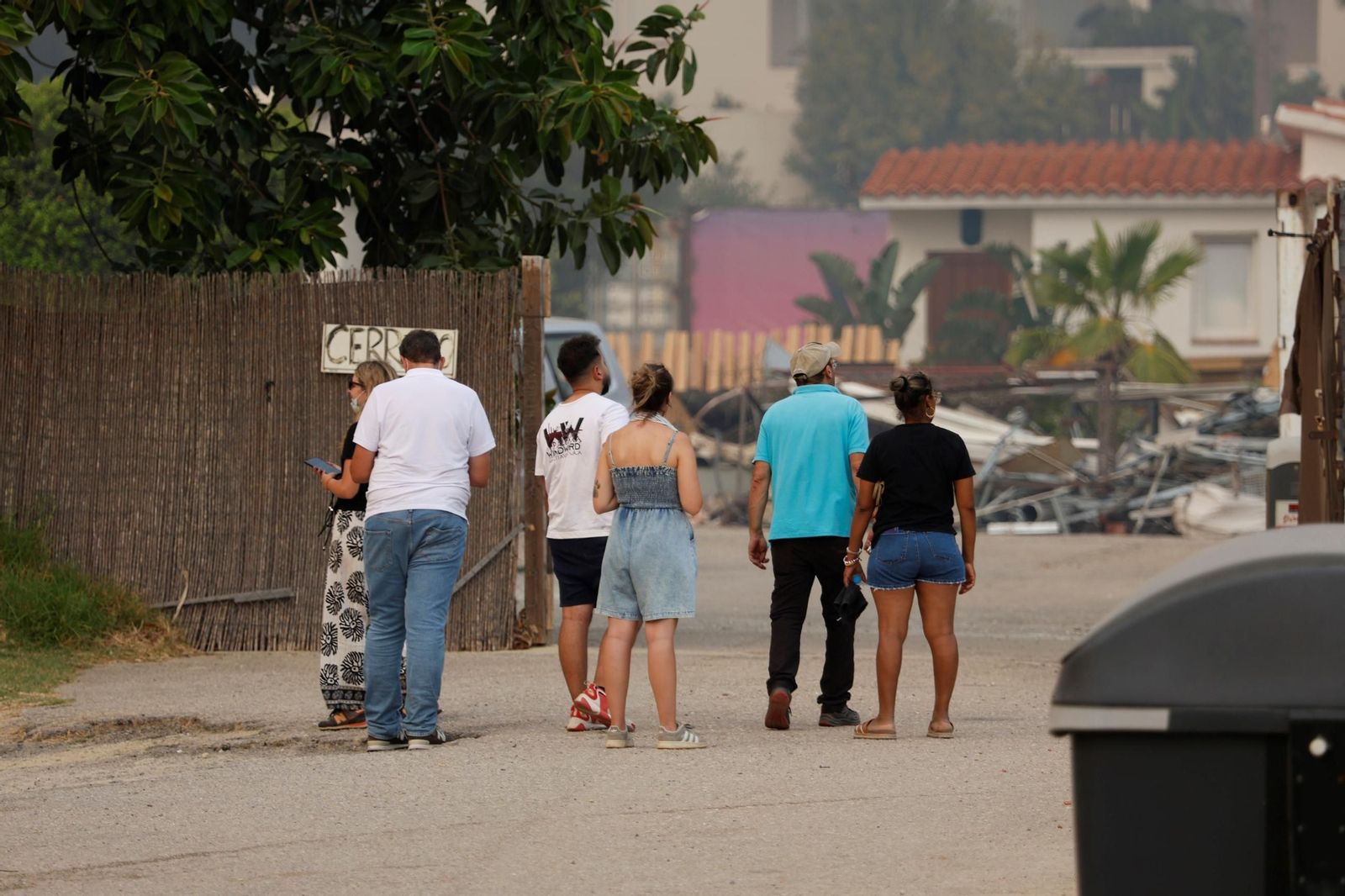 Las imágenes del incendio de Tarifa: más de un centenar de efectivos para controlar las llamas