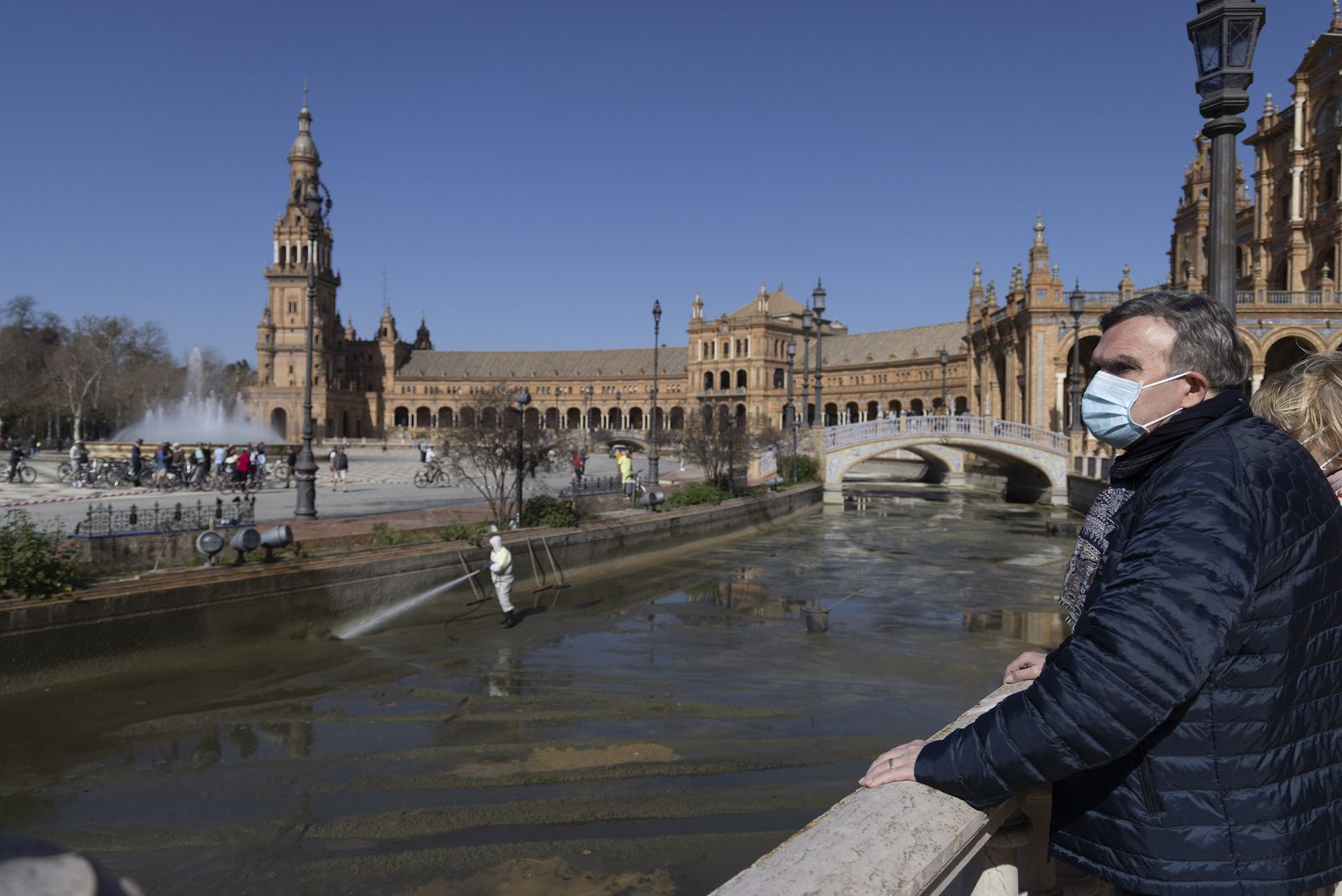 El insólito estado de la Plaza de España de Sevilla, en imágenes