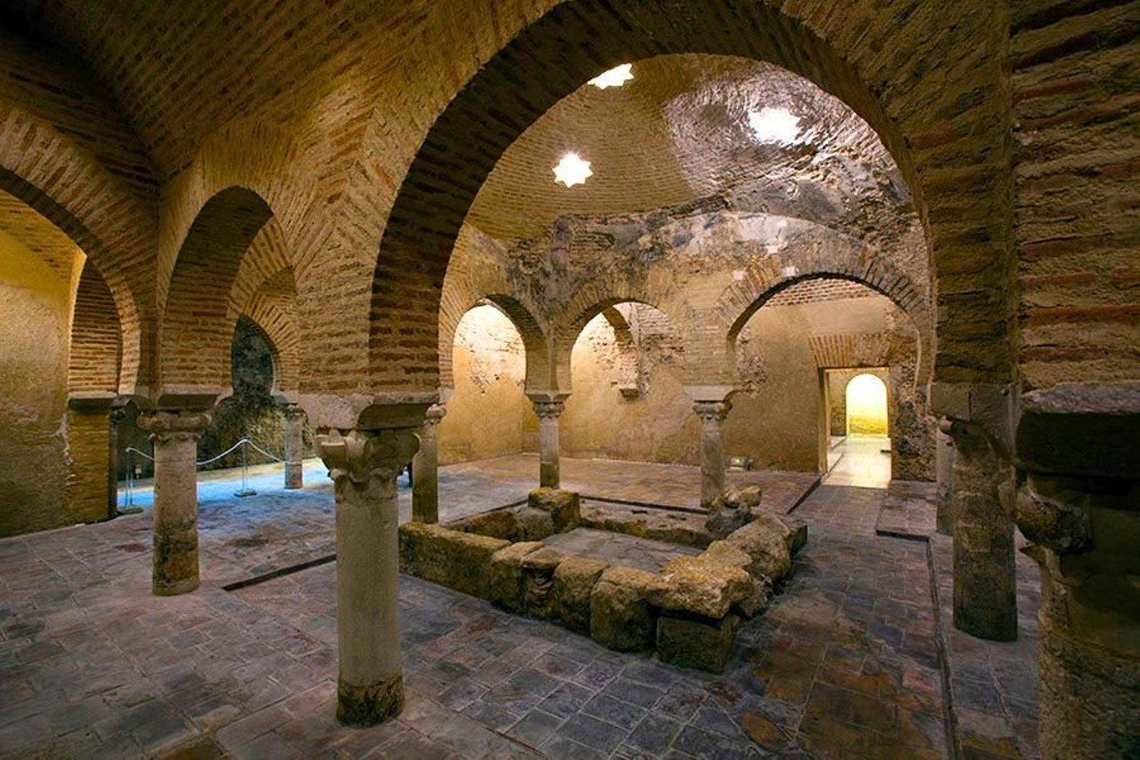 La Sala Templada es la más grande de todas y donde se concentran energías extrañas.