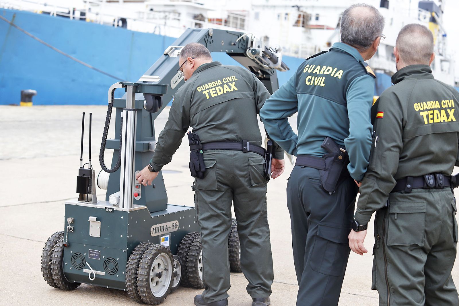 Imágenes del simulacro de explosivos realizado en el muelle de Levante