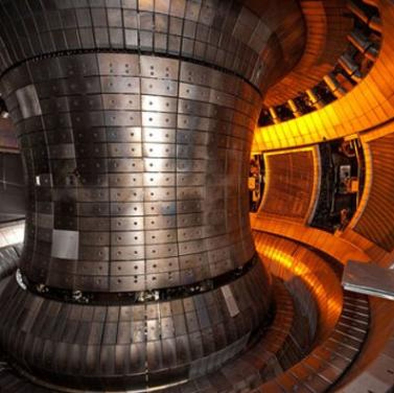 Imagen del interior del tokamak ASDEX Upgrade.