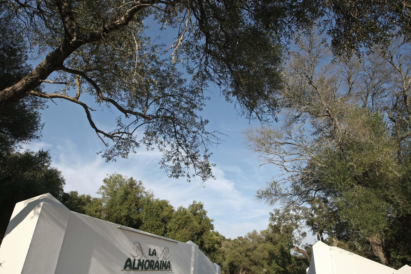 Uno de los accesos a La Almoraima, en Castellar.