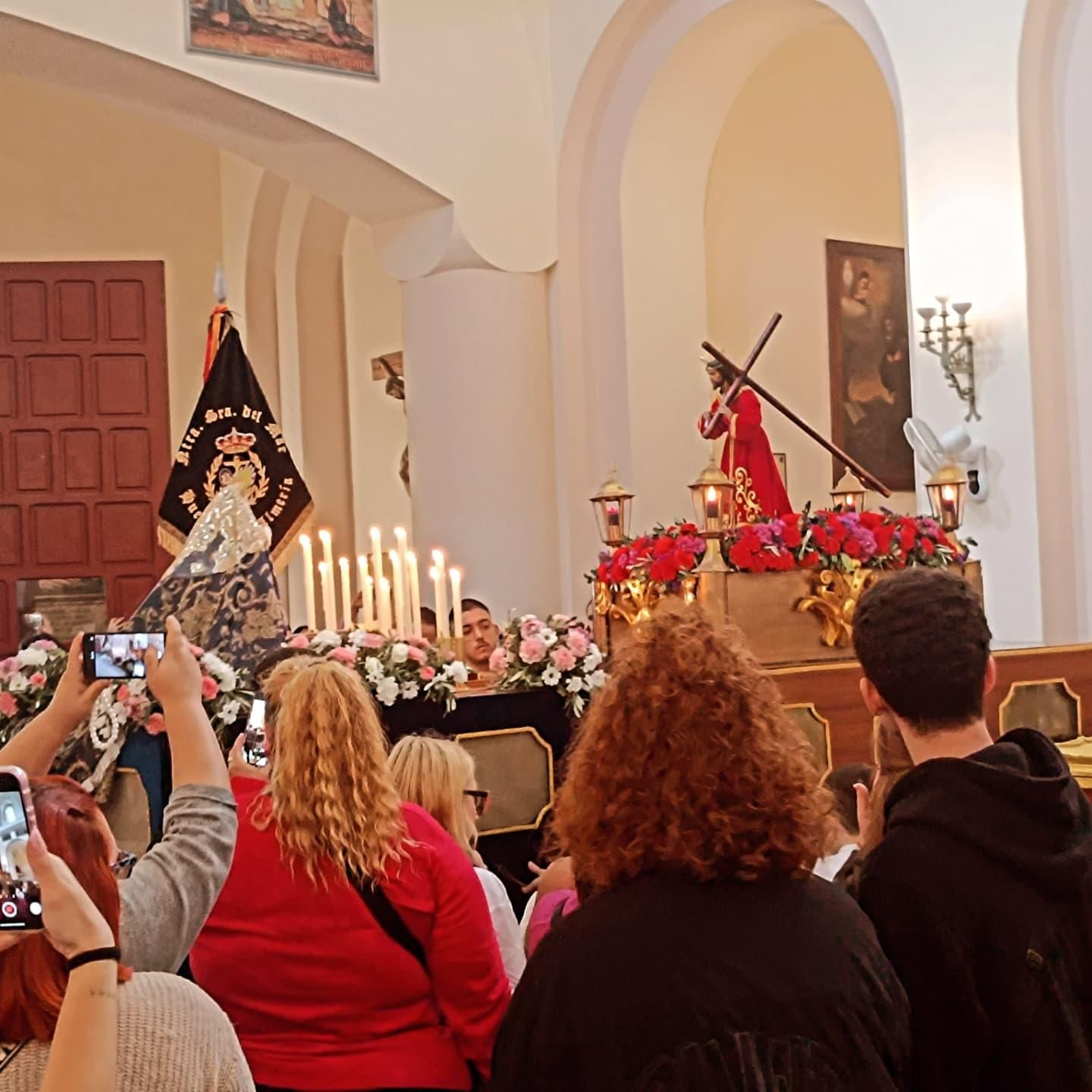 La lluvia interrumpe la procesión infantil de Ciudad Jardín de Almería, en imágenes