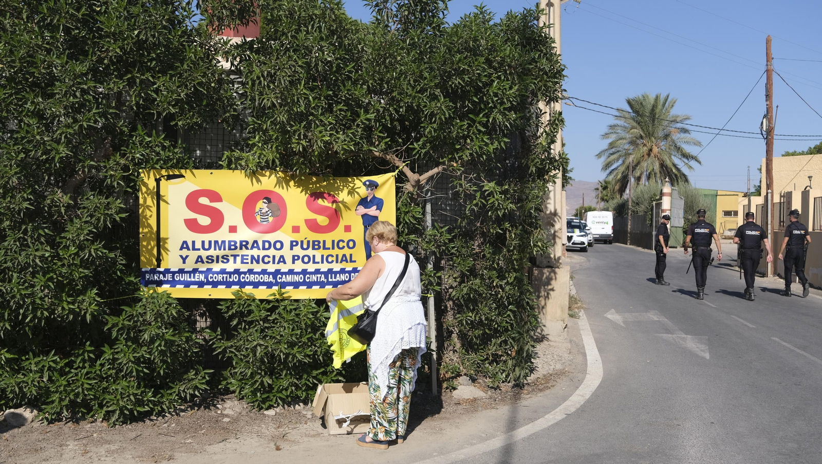 Protestas de los vecinos de los cortijos de La Cañada por la falta de iluminación