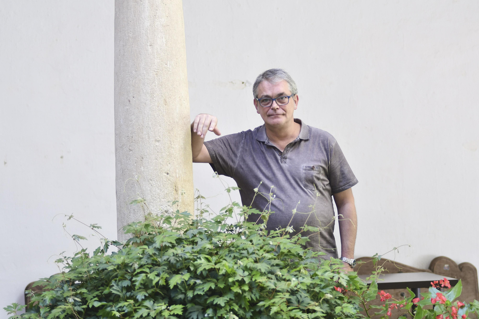 Enric Rufas, en uno de los patios de Filosofía y Letras.