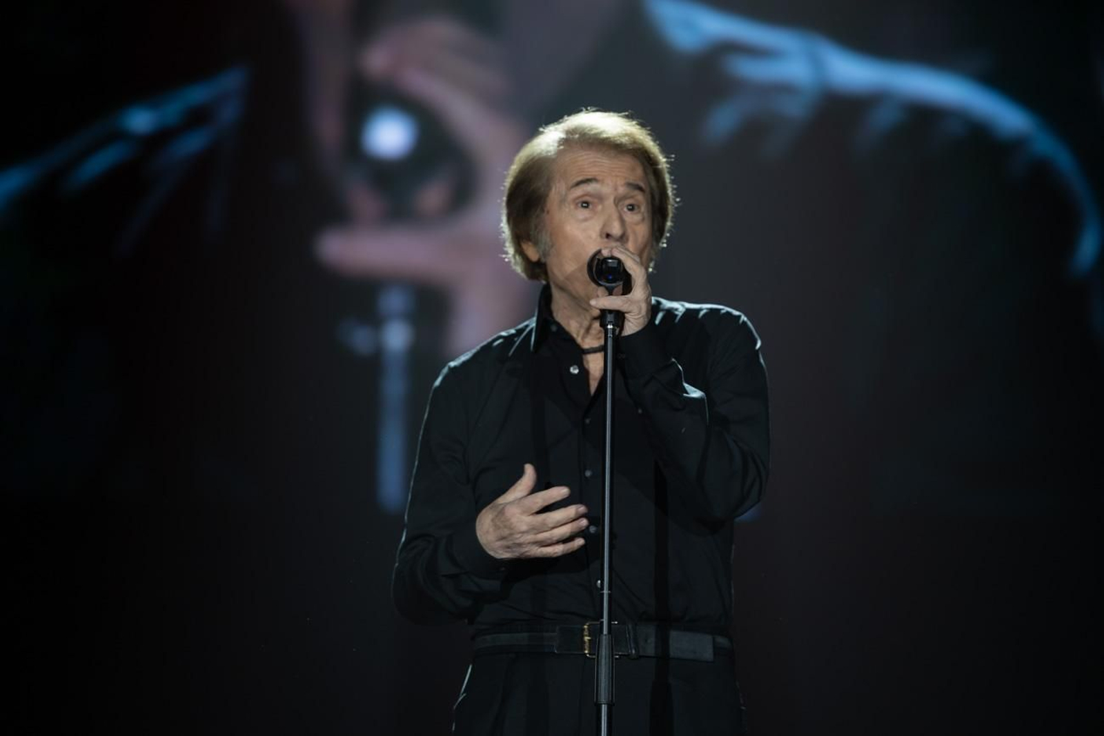 Así se disfruta en Jaén del concierto de Raphael, "Raphaelísimo"