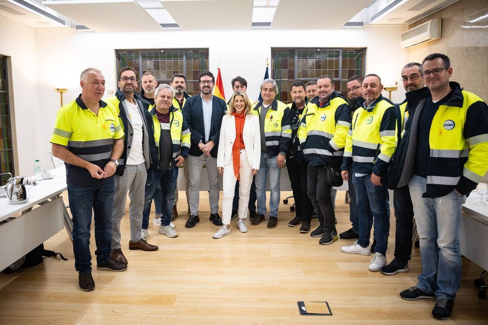 Las fotos de los trabajadores de Acerinox con la ministra de Trabajo, Yolanda Díaz