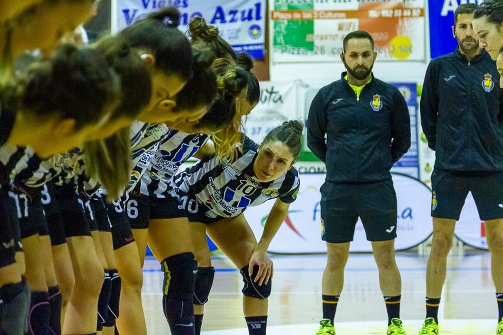 Las jugadoras del Costa del Sol hacen piña.