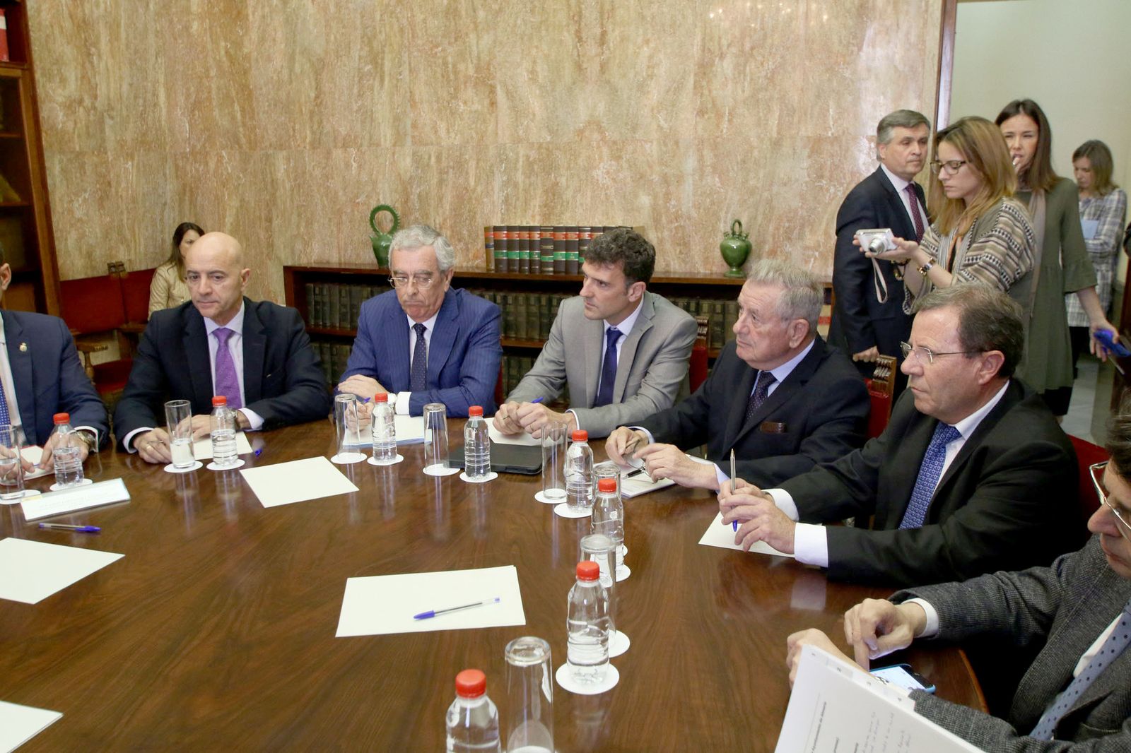 Juan Barios -en el centro- participó en la última reunión del ministro de Fomento con los empresarios almerienses.