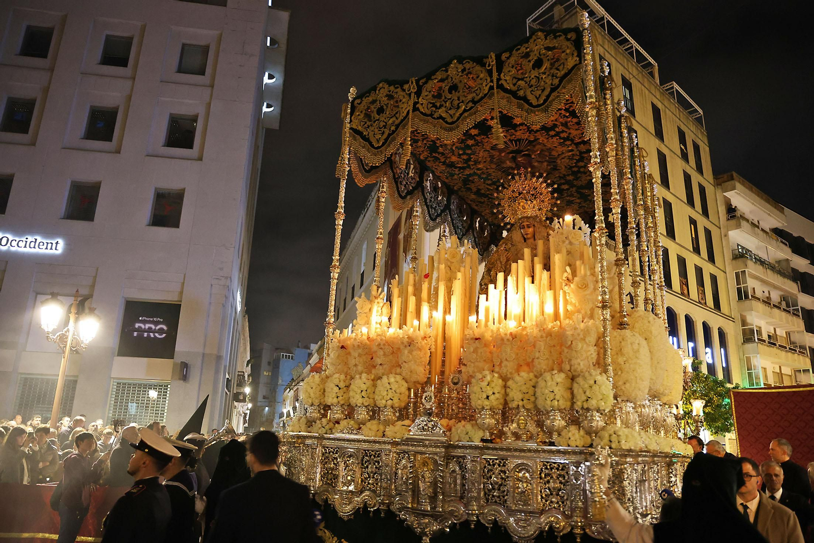 Miércoles Santo: La Hermandad de La Esperanza por las calles de Huelva