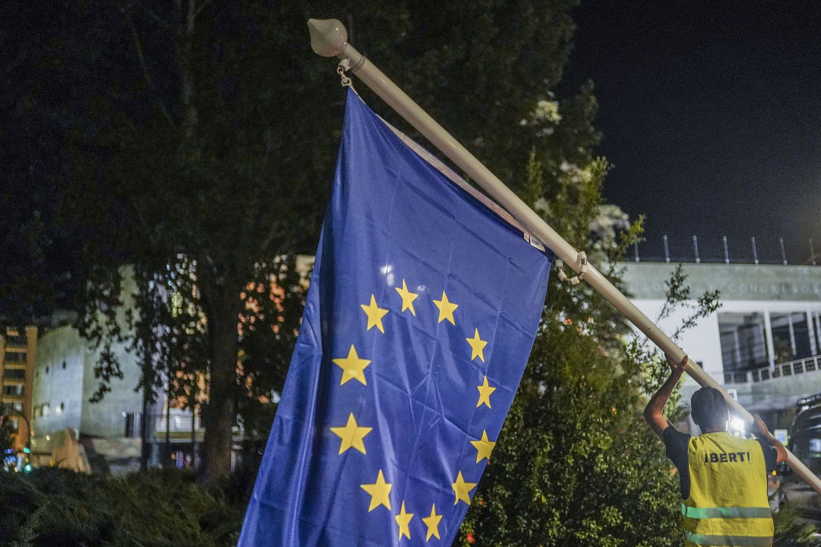 La bandera de la UE ya luce en Granada