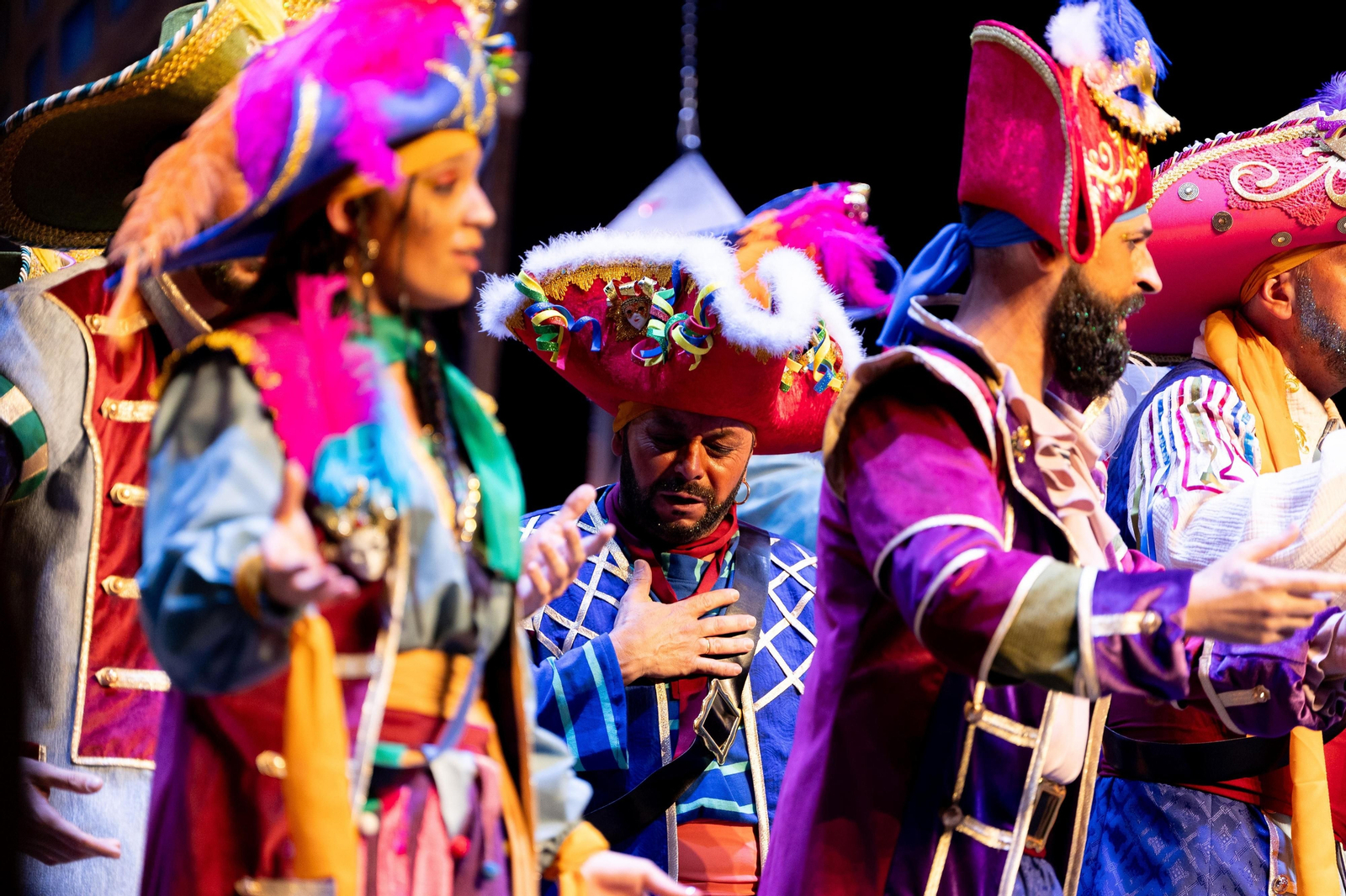 Imágenes de la actuación de la comparsa de Huelva "La Colombina" en el Carnaval Colombino