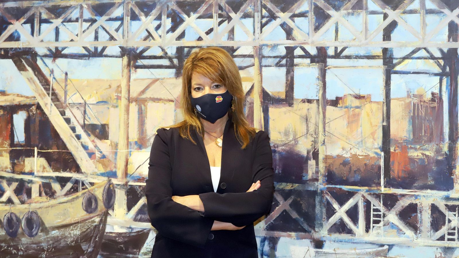 Pilar Miranda en la sala de reuniones de la Autoridad Portuaria de Huelva.