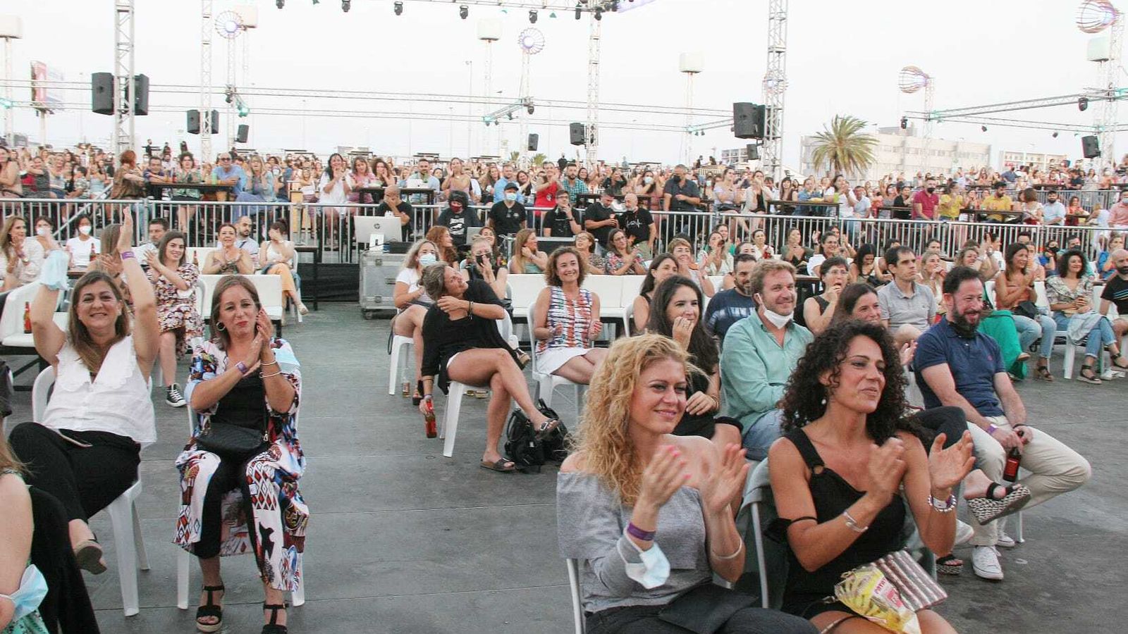 Una imagen del público durante el espectáculo de la influencer granadina.