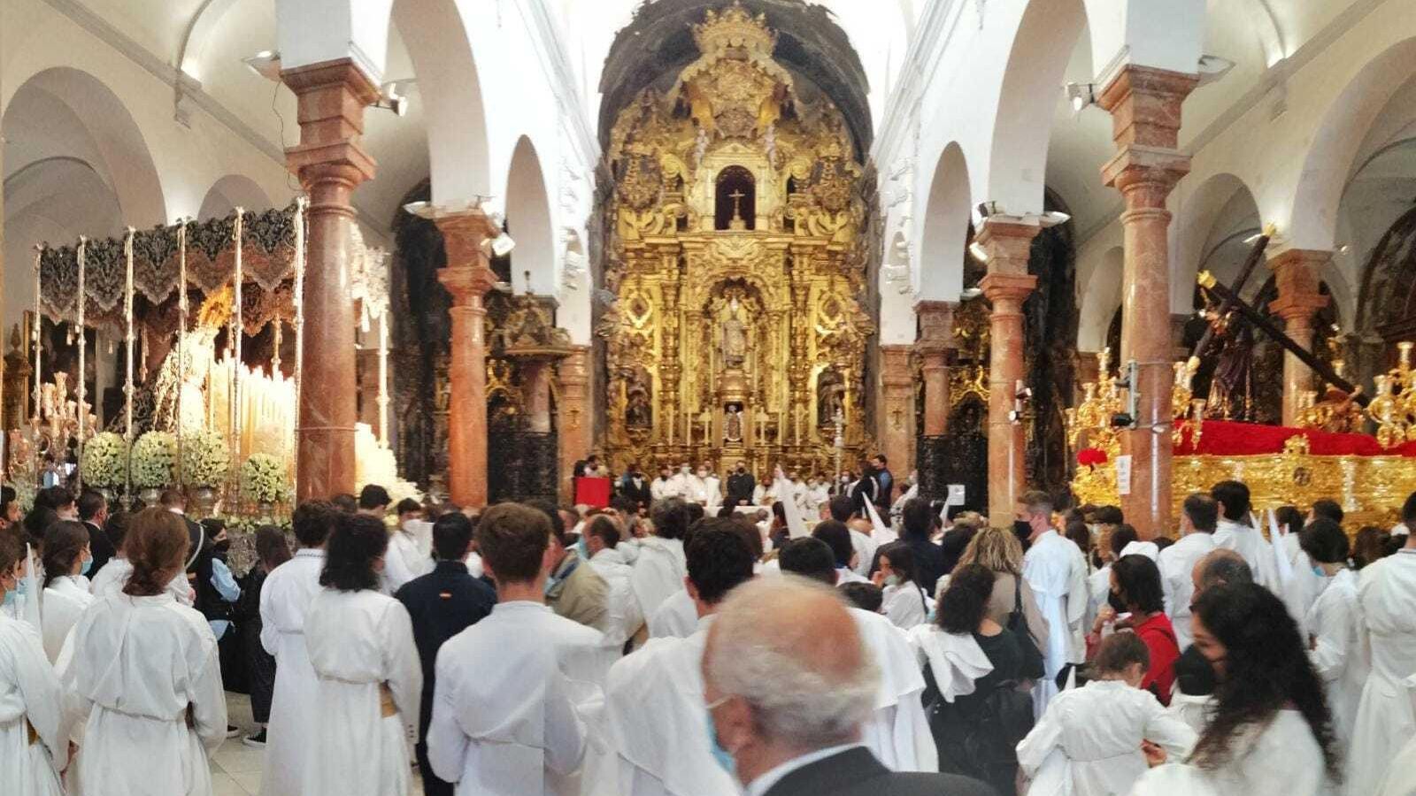 La Candelaria en el interior de su templo