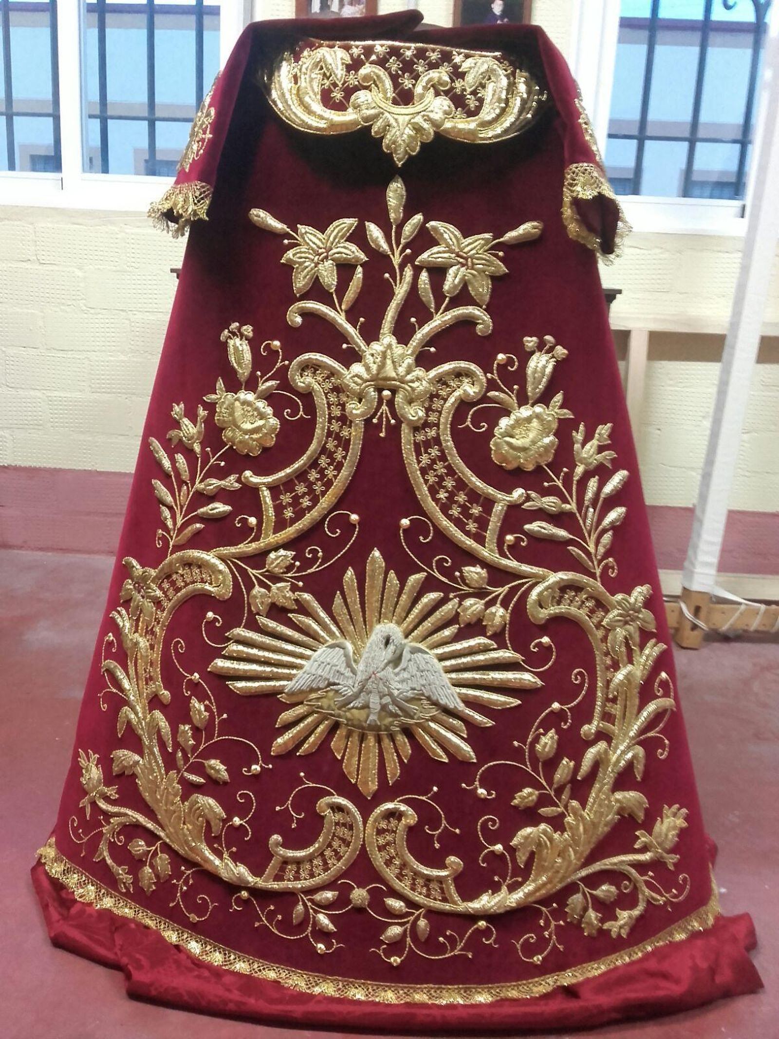 Imagen de la nueva saya de María Santísima de la Esperanza del Valle.