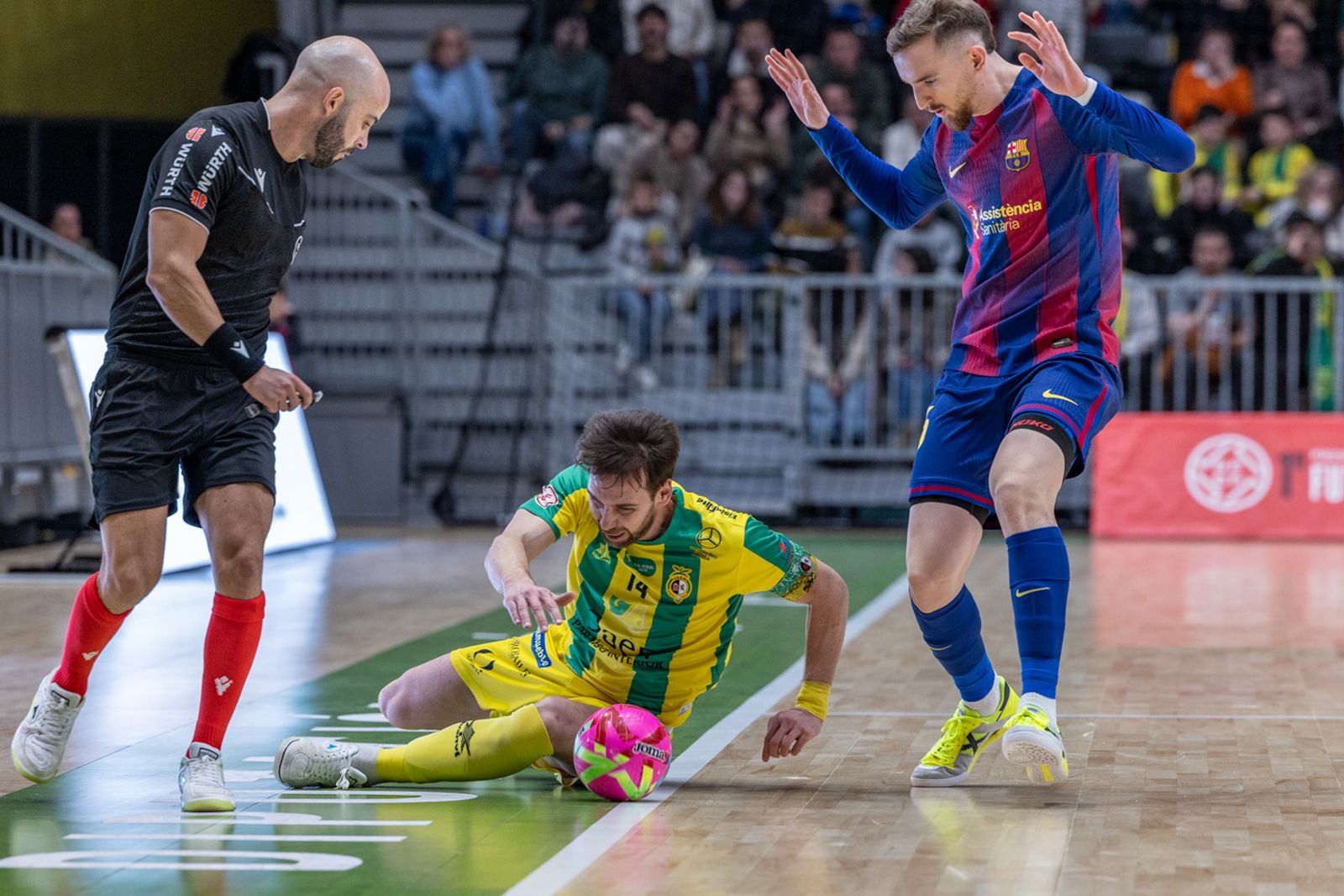 Las mejores imágenes del espectacular encuentro entre Jaén Paraíso Interior FS y Barça (3-3)