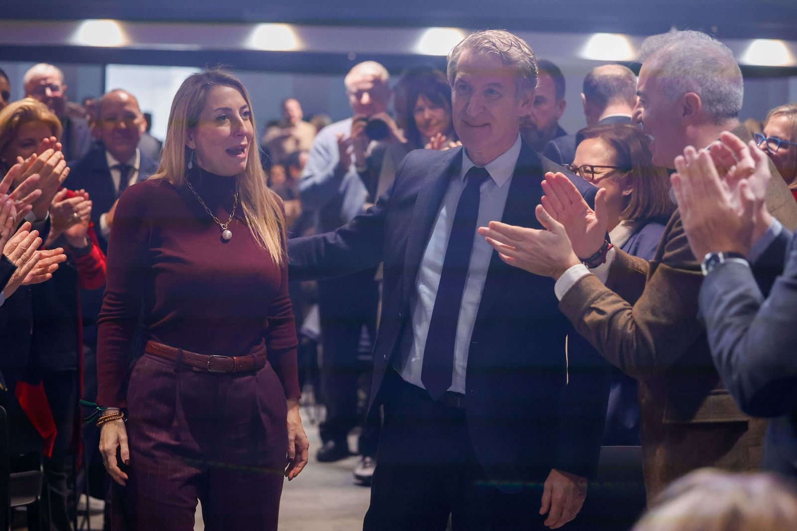 María Guardiola y Alberto Núñez Feijóo, en la reunión de la Junta Directiva Nacional del PP este lunes.