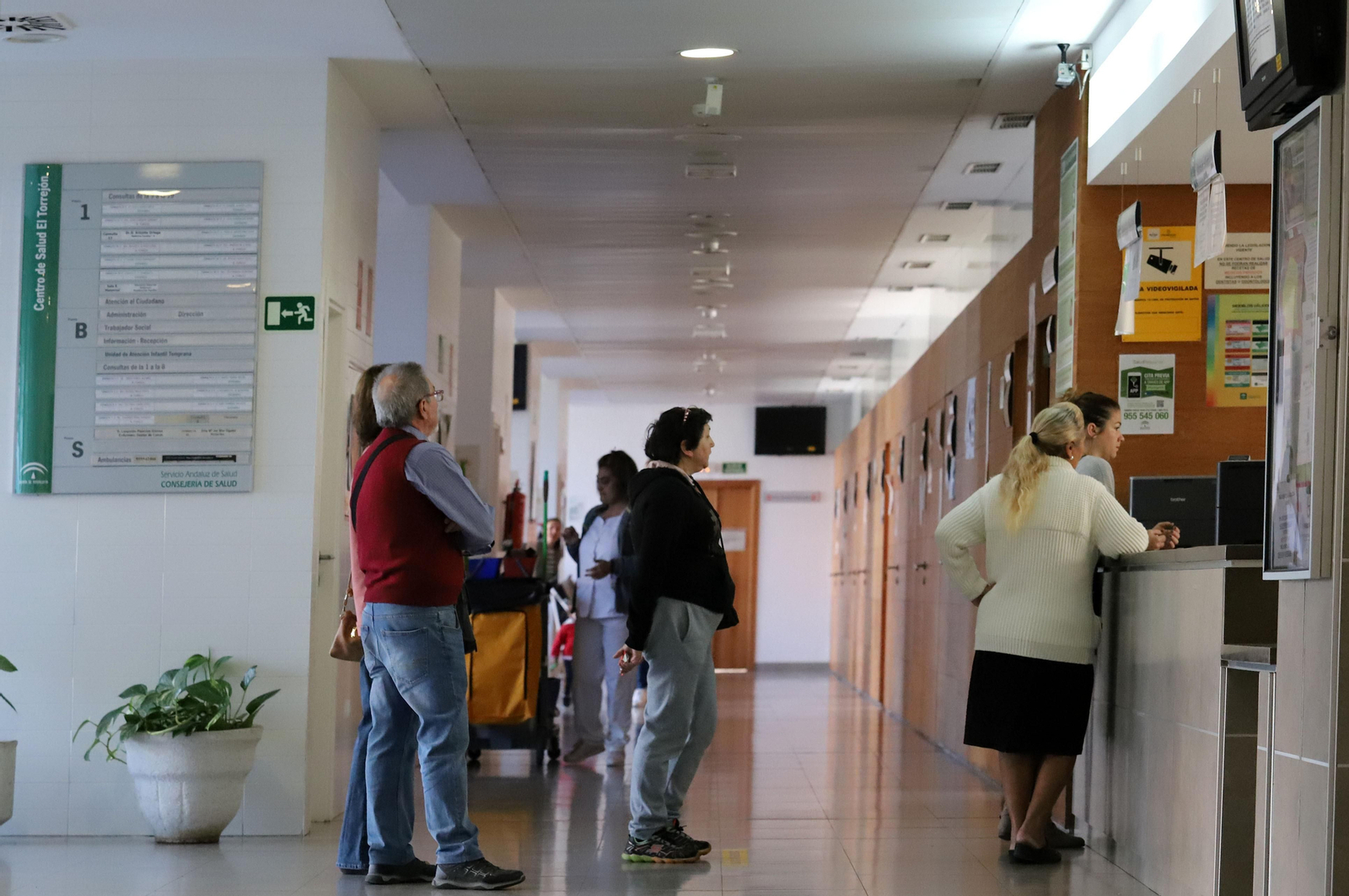 Usuarios en un centro de salud, en una imagen de archivo.
