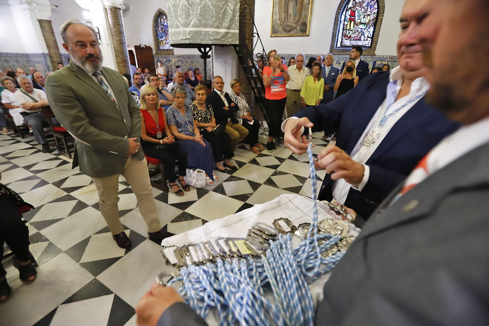 Imágenes de la Santa misa e imposición de medallas a los nuevos hermanos en la CInta