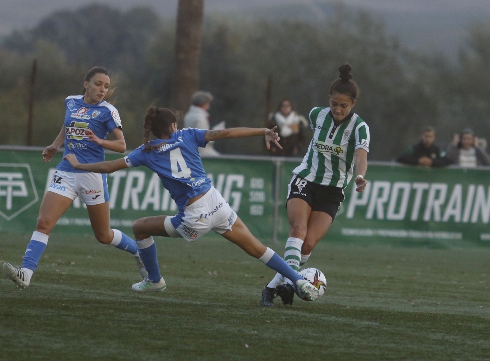 Wifi, durante un partido de esta temporada con el Córdoba Femenino.