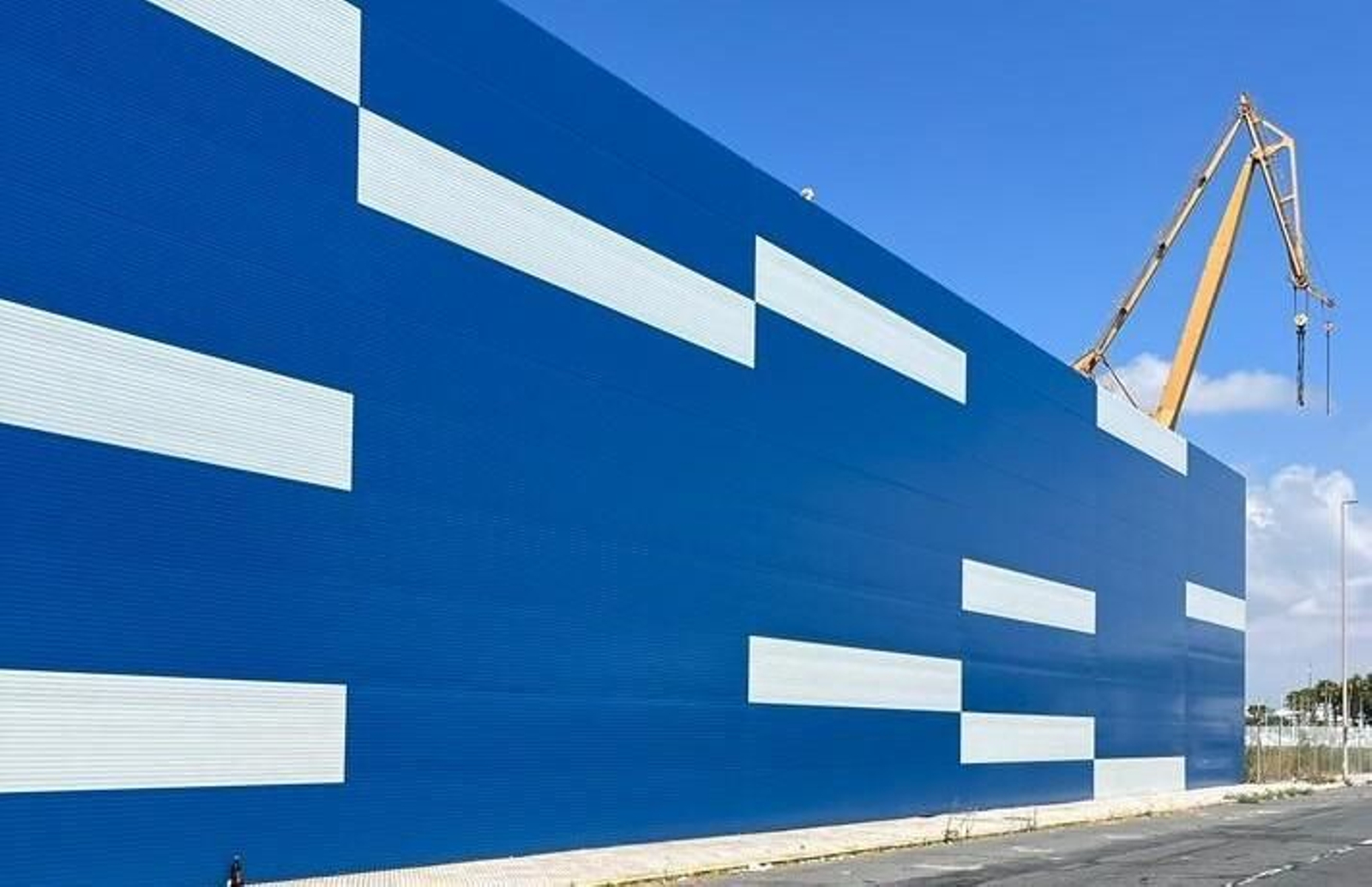 Fachada de Astilleros de Huelva.