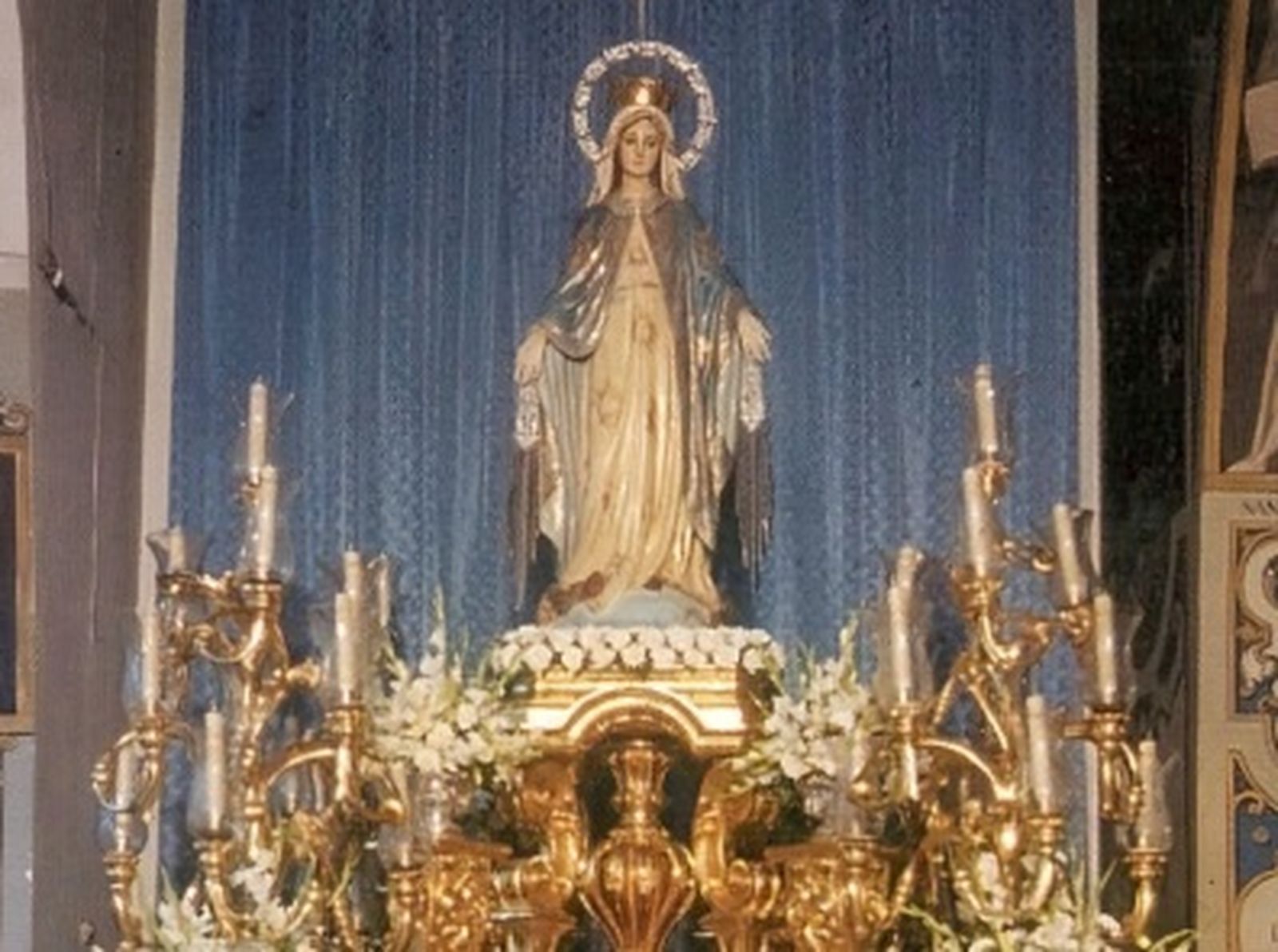 Antigua fotografía de la Inmaculada Milagrosa en el paso