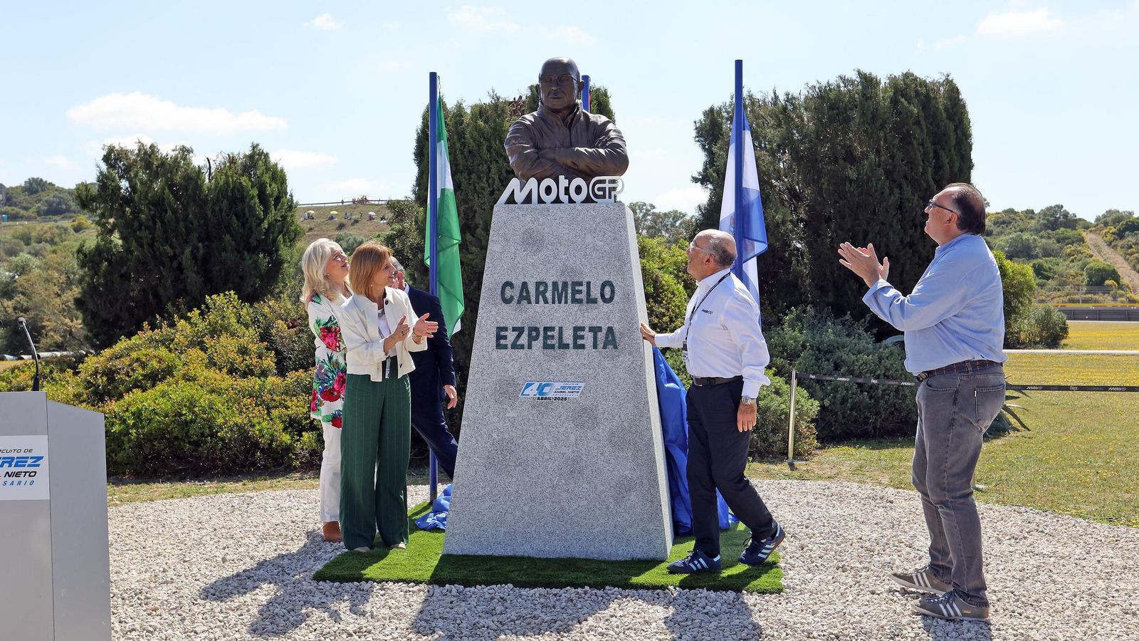 Inauguración del monumento a Carmelo Ezpeleta en el Circuito de Jerez - Ángel Nieto