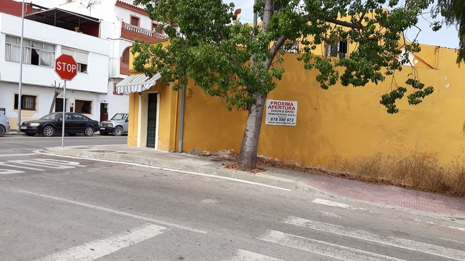 Esquina de la calle Mimosas donde se proyecta la gasolinera.
