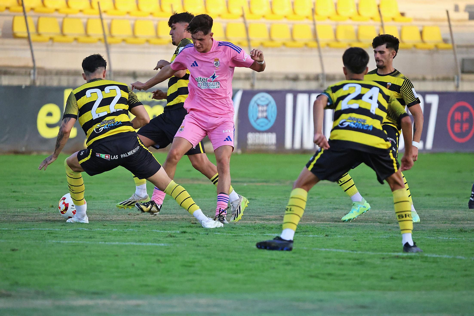 Imágenes del Trofeo de la Bella entre el San Roque de Lepe y el Recreativo de Huelva
