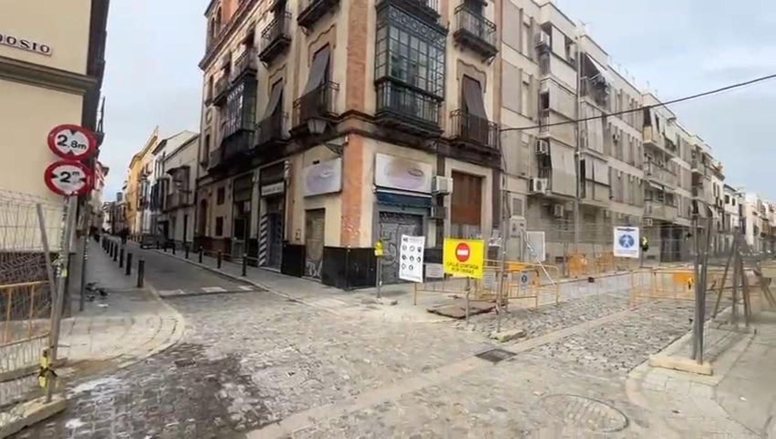 Reabre al tráfico el tramo de la calle Teodosio con salida hacia Torneo